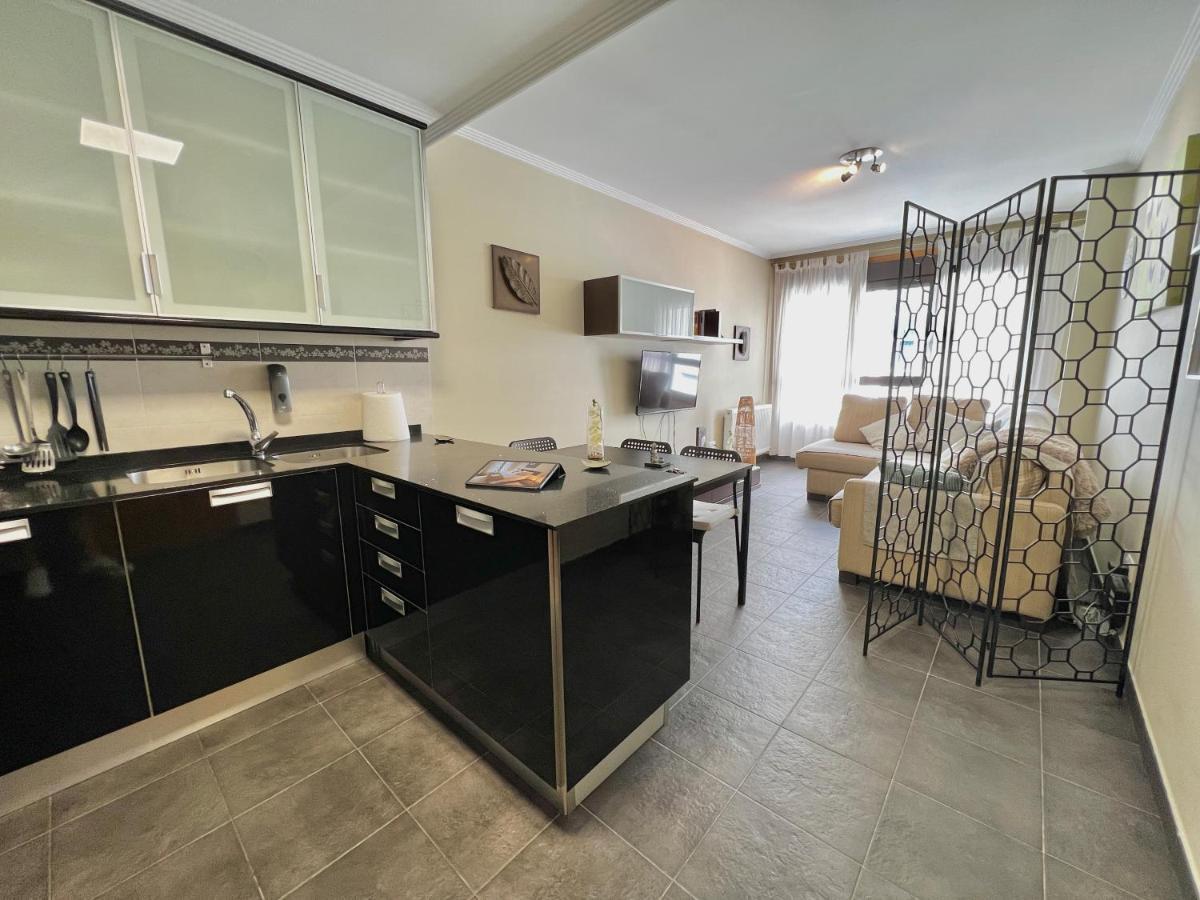 Giralda 2 Apartment Ponteareas Luaran gambar